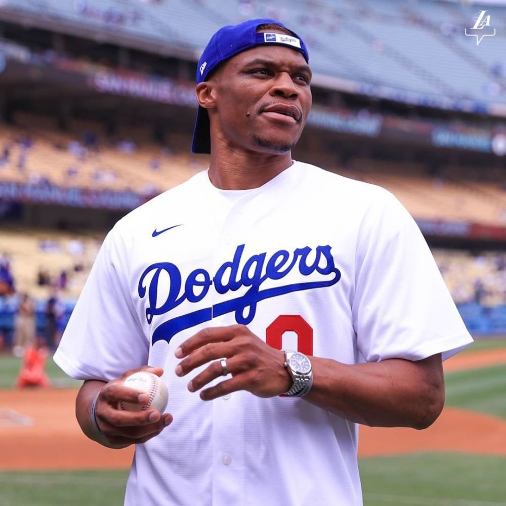 NBA单赛季连败纪录是26连败（76人和骑士），活塞接下来两场比赛将分别客场和主场连续面对篮网（东部第九）。